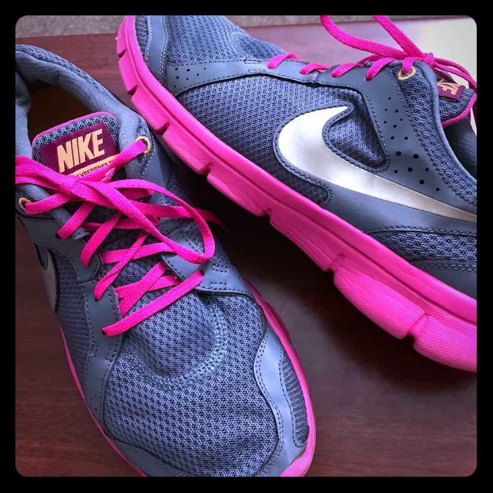 Nike women’s trainer Sz 11 !
